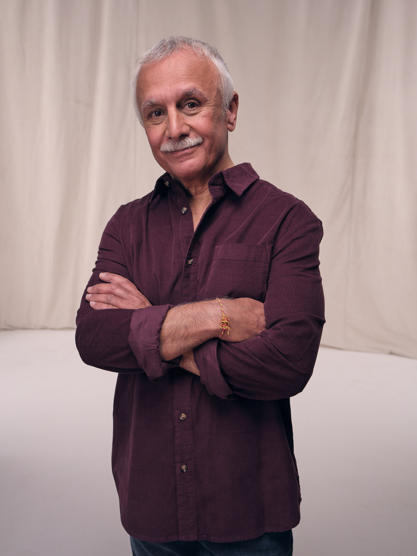 Living kidney donor Sanjiv with his arms crossed